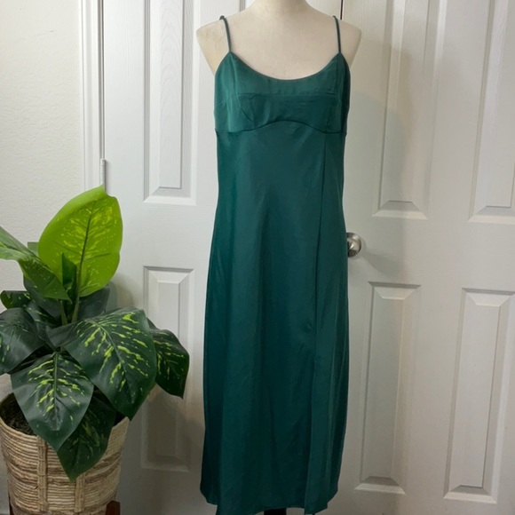 A New Day - Emerald Green Satin-like Dress Size M - Picture 2 of 14